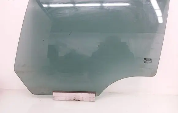 Opel Astra H Rear door window glass 