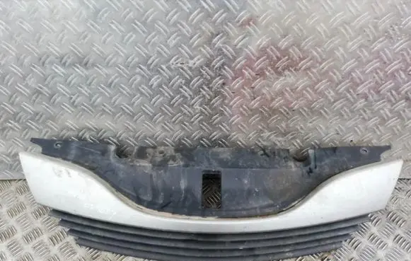 Renault Laguna II Front grill 82003901