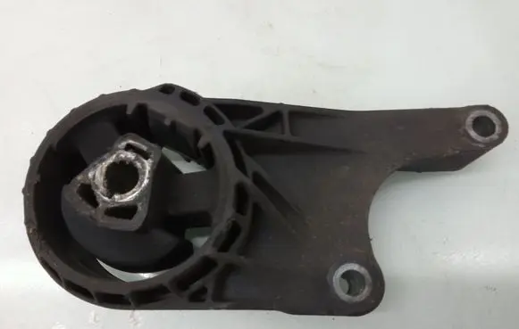 Opel Insignia A Engine mount bracket 