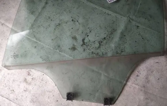 Citroen C5 Rear door window glass as2