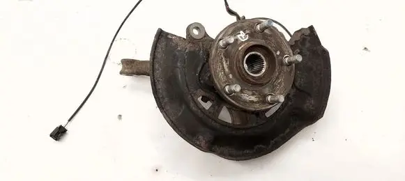 Toyota RAV 4 (XA40) Front wheel hub 