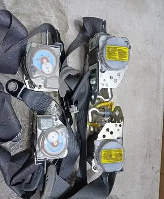 Toyota Sienna XL30 III Set of seat belts 