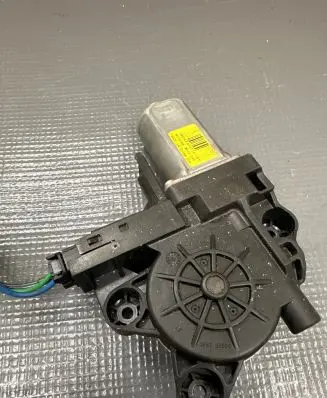 Volvo S80 Front door window regulator motor WR12290 970714101 09107077071101