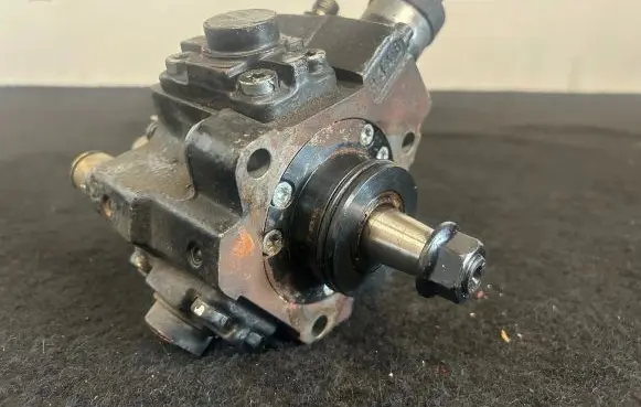 KIA Ceed Fuel injection high pressure pump 331002A400 0445010124 1589319