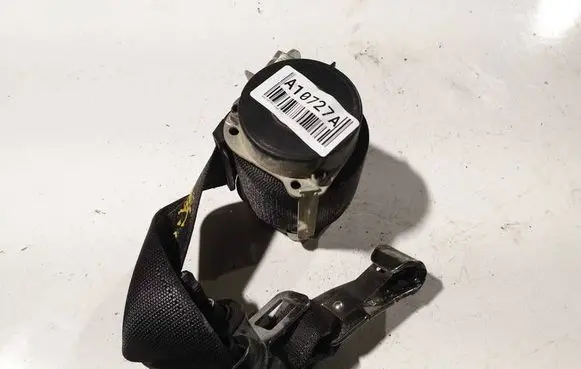 Opel Zafira B Rear seatbelt 