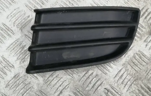 Toyota Land Cruiser (J120) Front fog light trim/grill 521286C020