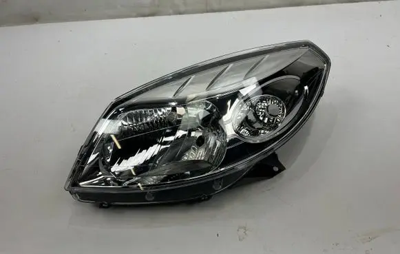 Renault Sandero I Headlight/headlamp