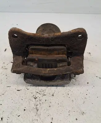 Toyota Prius (NHW20) Front brake caliper