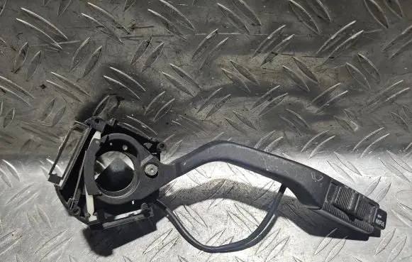 Volkswagen PASSAT B3 Wiper control stalk 357953503A