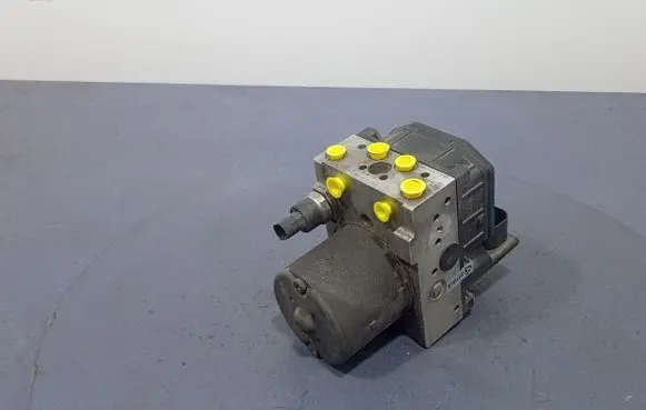 BMW 5 E39 ABS Pump 6758969