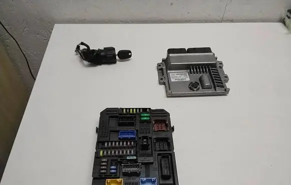 Engine ECU kit and lock set