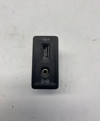 Volkswagen Golf VII USB socket connector 5G0035222C