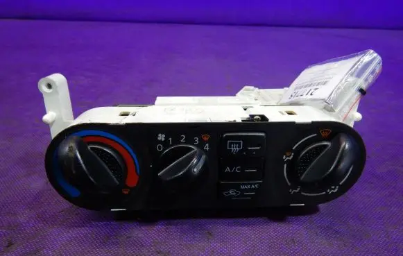 Nissan Almera Tino Interior fan control switch 