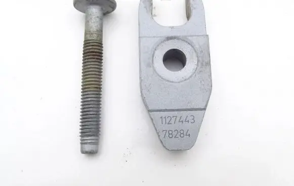 Opel Insignia A Fuel Injector clamp holder