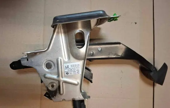 Volkswagen Touran I Brake pedal 1T1721057K
