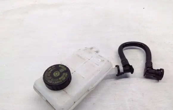 Opel Vivaro Brake fluid reservoir 460910738R 93866108