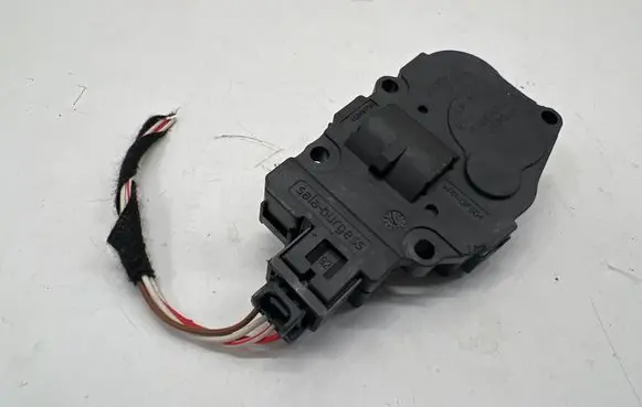 Porsche Macan (95B) Air flap motor/actuator K9749007