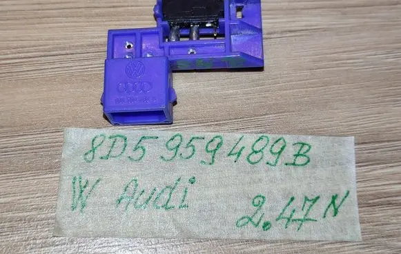 Audi A6 S6 C6 4F Tailgate opening switch 8D5959489B