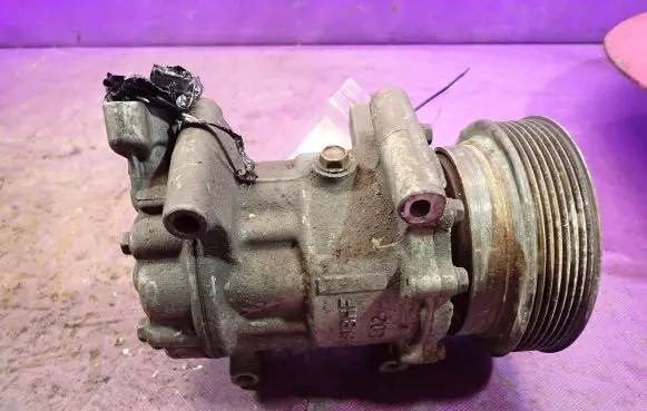 Renault Modus Air conditioning (A/C) compressor (pump) 8200357173B