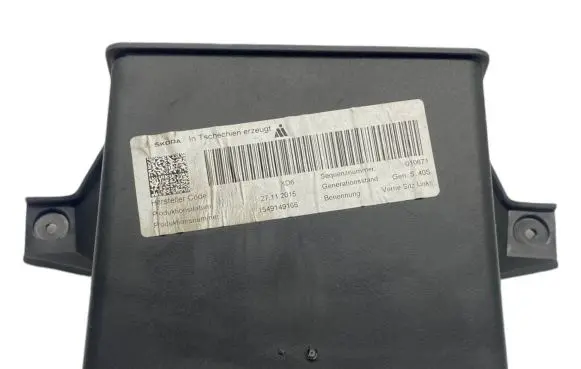 Skoda Yeti (5L) Front door seat control surround trim 5E0881507B