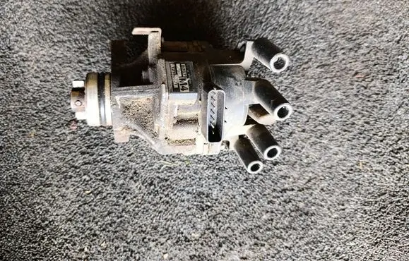 Mazda 323 F Spark distributor T2T60371