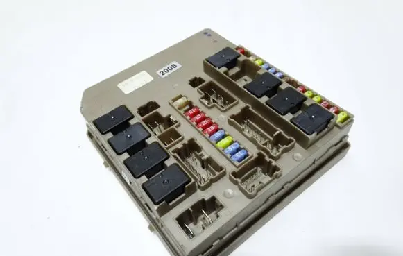 Renault Clio III Fuse module 674660A 7H231374