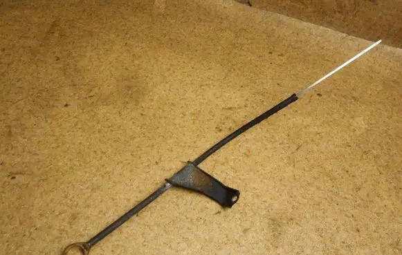 Toyota Land Cruiser (J100) Oil level dip stick 