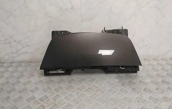 Nissan Leaf II (ZE1) Fuel tank cap