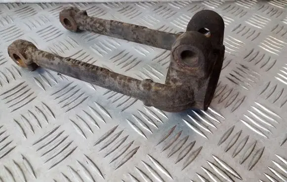 Dodge Nitro Lower shock absorber bracket 