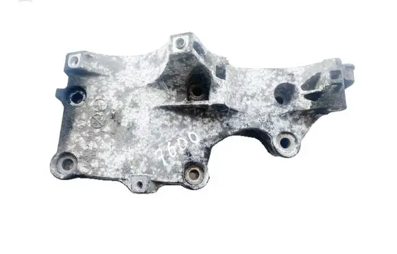 Skoda Octavia Mk2 (1Z) Engine mounting bracket 038903163af