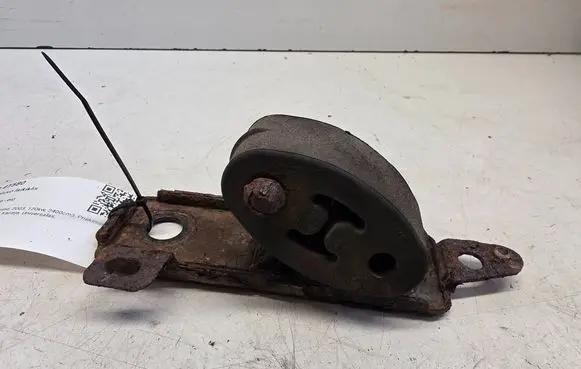 Volvo V70 Muffler mount bracket/holder 09186408