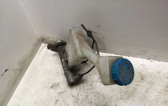 Nissan Primera Master brake cylinder
