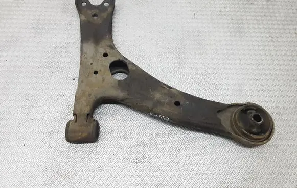 Toyota Corolla Verso E121 Front lower control arm/wishbone