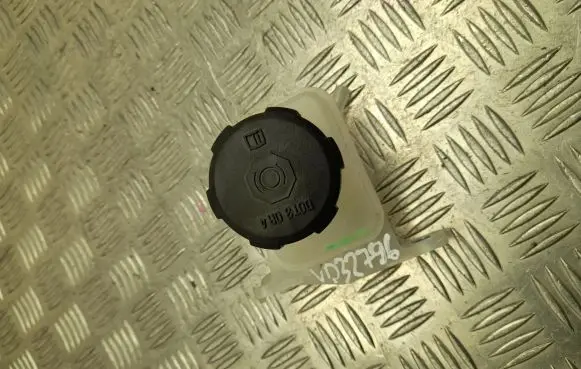 KIA Ceed Brake fluid reservoir 025
