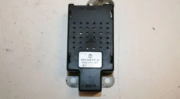 Volkswagen Golf VI Aerial antenna amplifier 5M0035570B