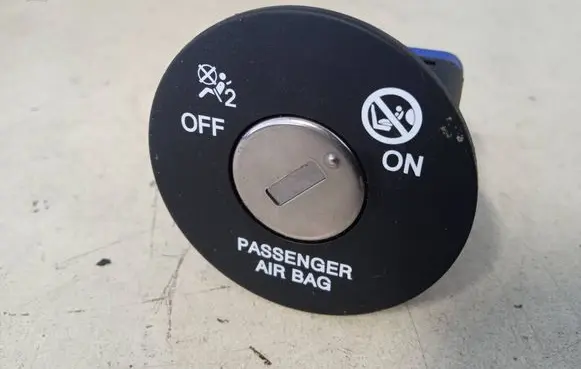 Hyundai Ioniq 5 Passenger airbag on/off switch 