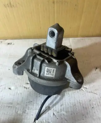 BMW 5 F10 F11 Engine mount bracket 6780264