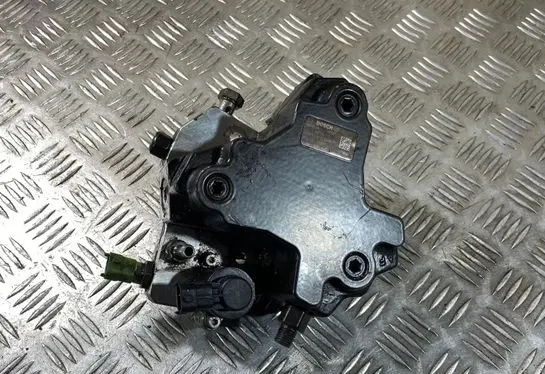 Volvo C70 Fuel injection high pressure pump 30756125
