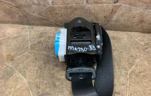 Mercedes-Benz A W176 Rear seatbelt 3063559