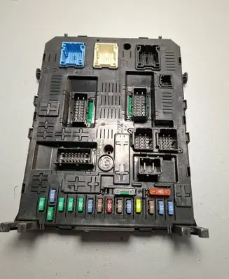 Peugeot Partner Fuse module 967847688001 20977771