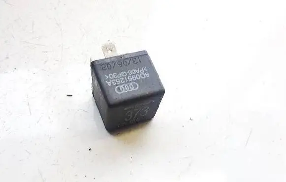 Volkswagen PASSAT B5.5 Other relay 8D0951253A 373