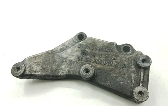 Mercedes-Benz E W212 Engine mounting bracket A6510940039
