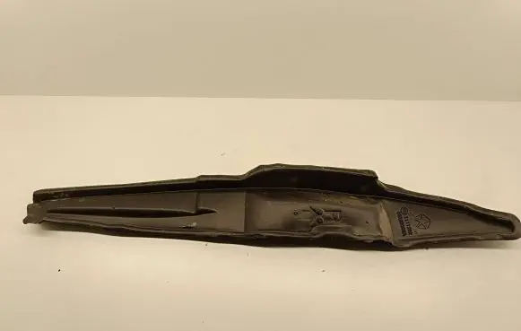 Chrysler Pacifica Fender end trim 68225662A J111392