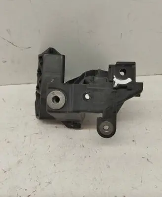 Audi TT TTS RS Mk3 8S Headlight/headlamp mounting bracket 8S0805607