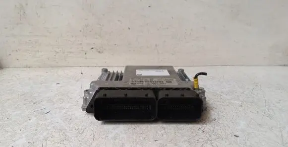 BMW 1 E81 E87 Engine control unit/module DDE7807827 0281013536