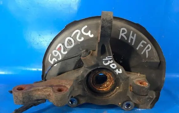 Mitsubishi Outlander Rear wheel hub spindle/knuckle 3870A008
