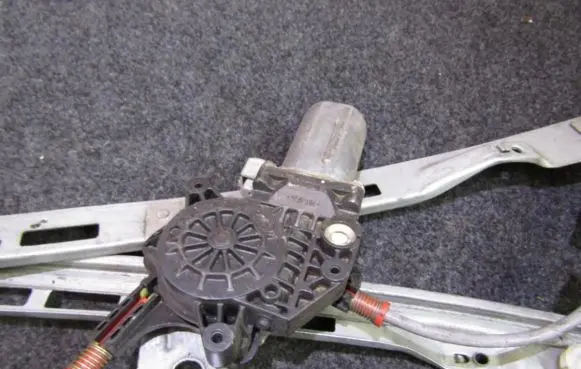 Peugeot 206 Front door window regulator motor