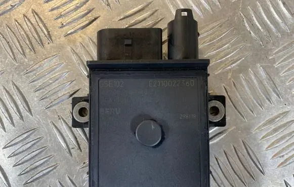 BMW 5 E60 E61 Glow plug pre-heat relay GSE102 E2110022360 0006705978
