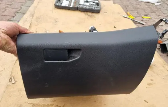Peugeot 308 Glove box