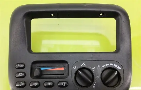 Chrysler Grand Voyager III Other dashboard part P04677935AB